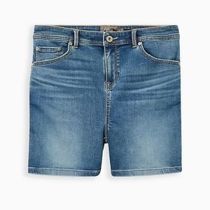 NWT Torrid Sz 16 Midfit Shorts
